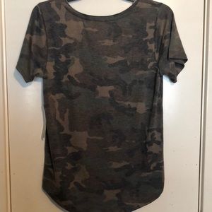 ivoire Tops - Camo T-Shirt ivoire Tops - Camo T-Shirt